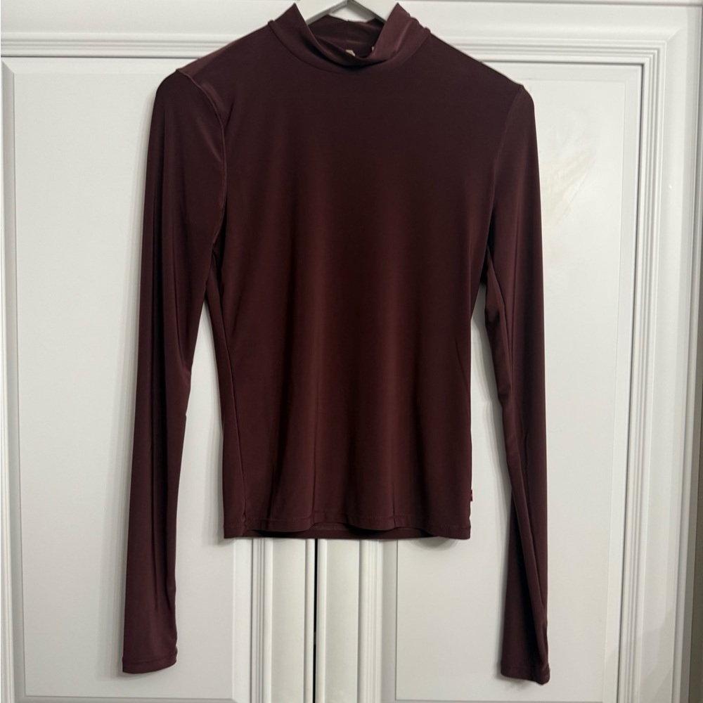Levis Women's Size Small Brown Long Sleeve Silky Mock Neck Top